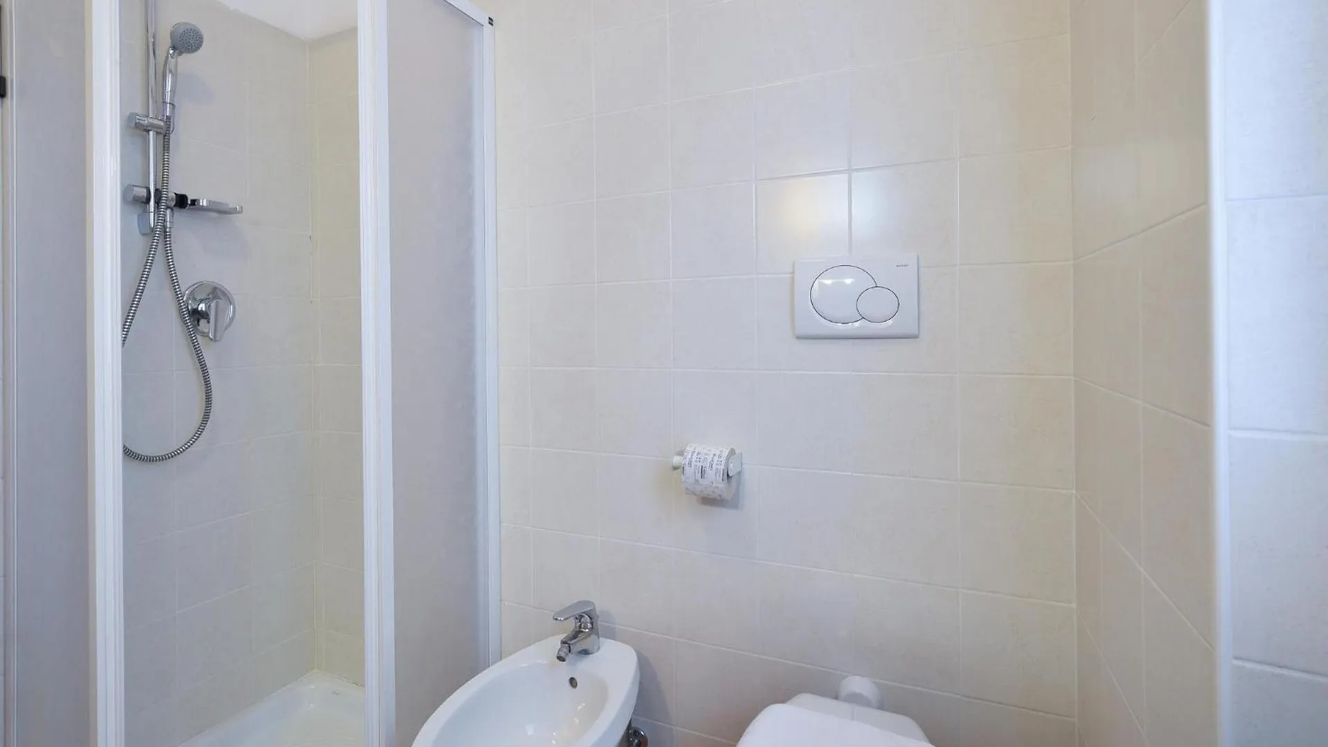 1 Bedroom Lovely Apartment In Domaso 0*,