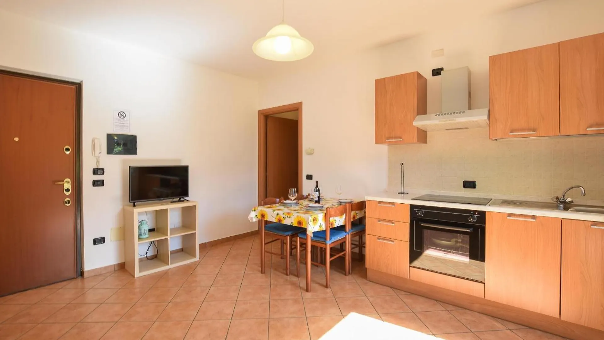 1 Bedroom Lovely Apartment In Domaso Italy