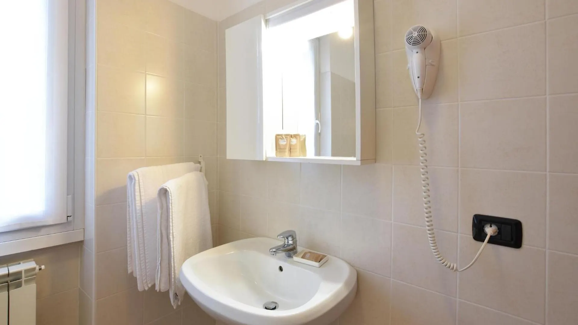 1 Bedroom Lovely Apartment In Domaso