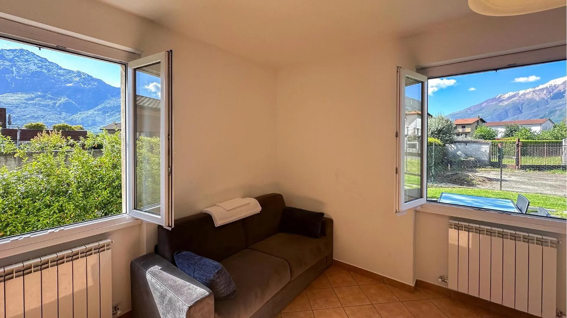 1 Bedroom Lovely Apartment In Domaso Italy